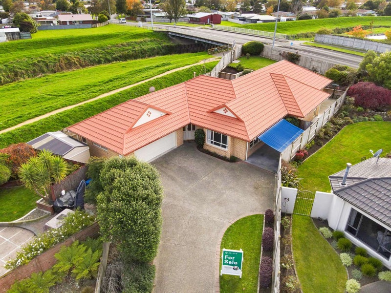 21 Rothesay Place, Highbury, Palmerston North - Carousel 23