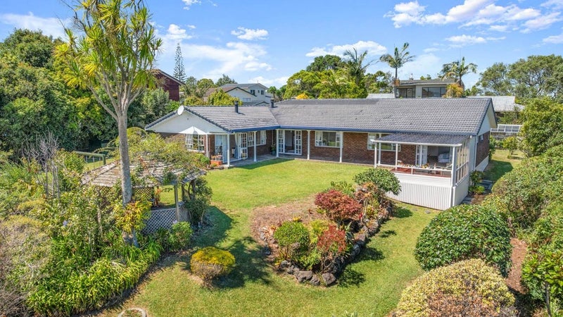 139 Golf Road, Titirangi, Auckland - Carousel 1