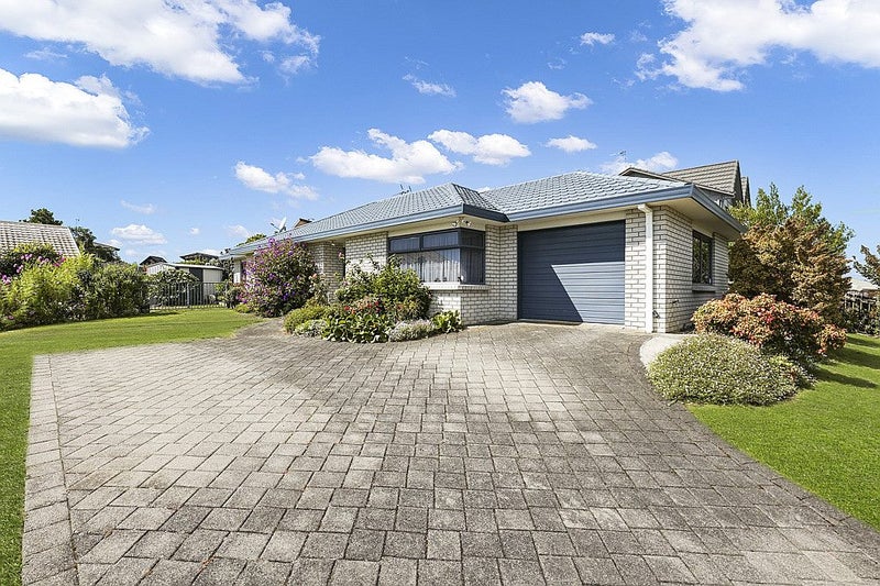 8 Lochinver Drive, Nawton, Hamilton - Carousel 1