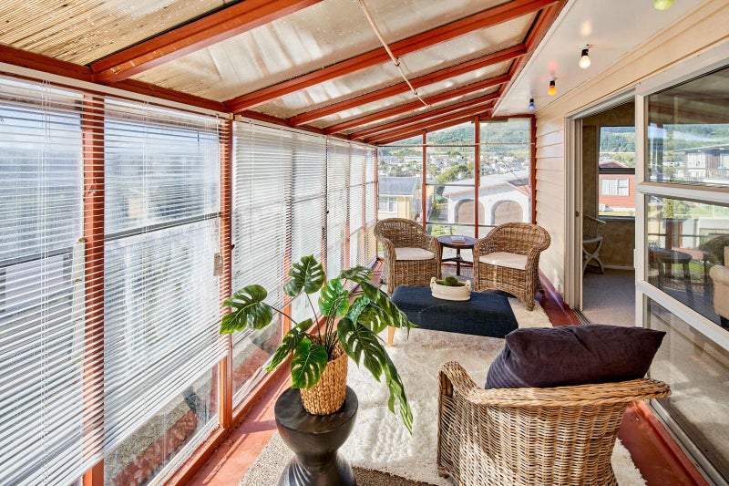 18 Rembrandt Avenue, Tawa, Wellington - Carousel 2