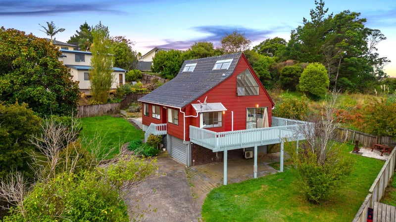 42 Glenbervie Crescent, Massey, Auckland - Carousel 1