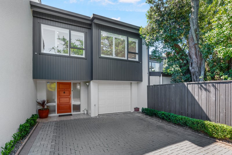 2/2 Tiwai Road, Royal Oak, Auckland - Carousel 1