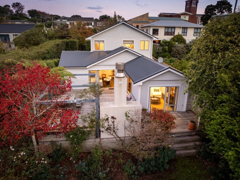 8 Lochiel Road, Khandallah, Wellington - Carousel 1