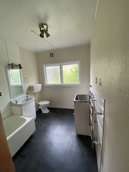 36 Ngapipi Road, Orakei, Auckland - Carousel 10