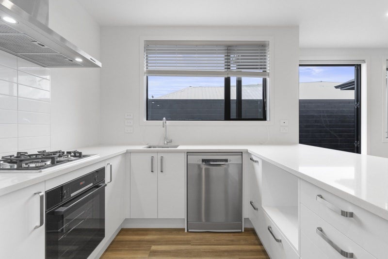 2/4 Duncan Road, St Andrews, Hamilton - Carousel 2