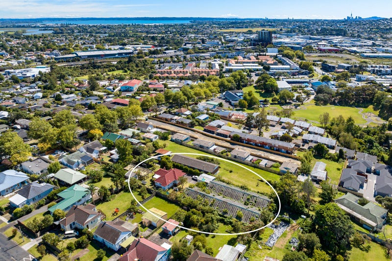 30 Seabrook Avenue, New Lynn, Auckland - Carousel 24