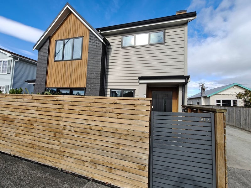 91A Whites Line East, Waiwhetū, Lower Hutt - Carousel 1