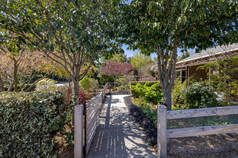 1 Lindsay Place, Wānaka - Carousel 1