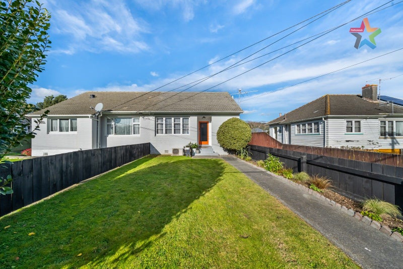 34 Athlone Crescent, Boulcott, Lower Hutt - Carousel 1
