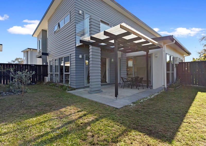 2/11 Crosher Place, Silverdale, Hamilton - Carousel 2