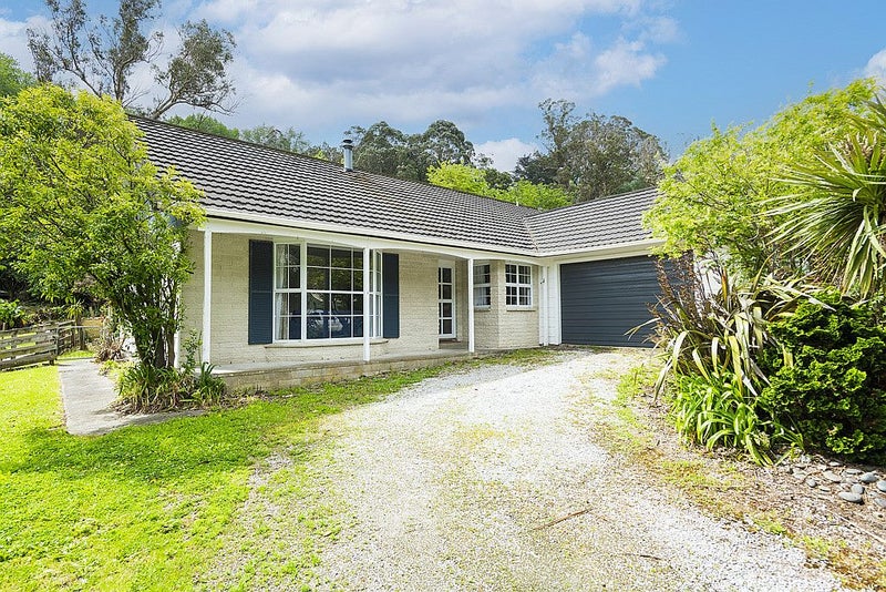 42 Sunvale Crescent, Whataupoko, Gisborne - Carousel 1