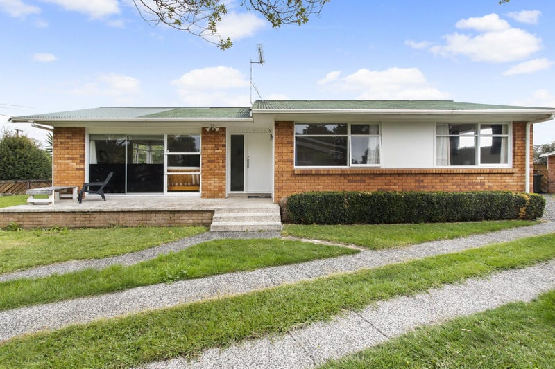 4 Gerrand Place, Chedworth, Hamilton - Carousel 1