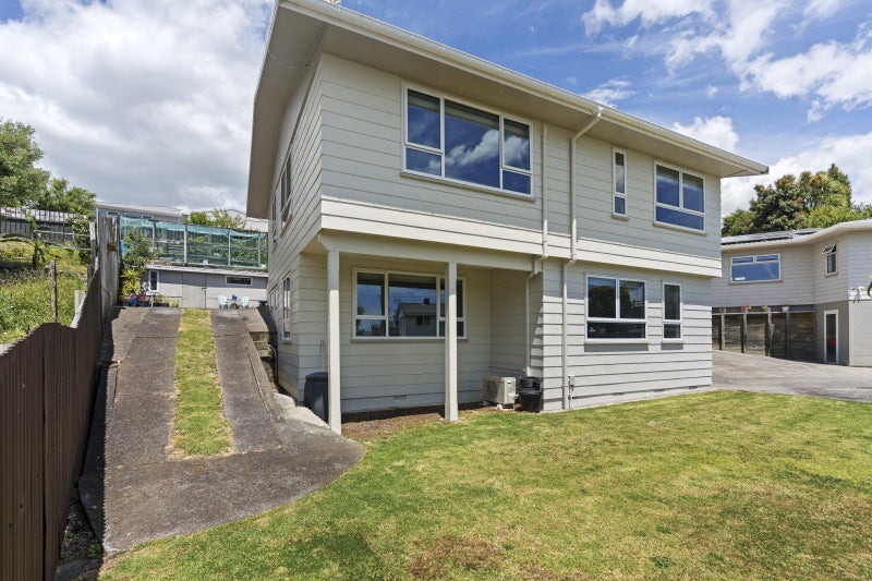 4B Clerke Place, Marfell, New Plymouth - Carousel 2
