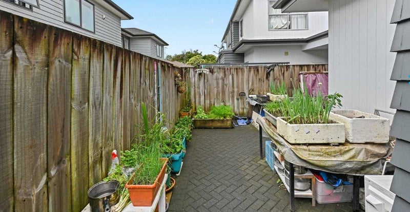 12B Cameron Road, Hamilton East, Hamilton - Carousel 14