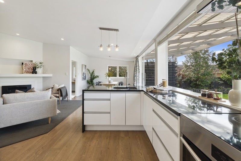 31 Wallace Road, Mangere Bridge, Auckland - Carousel 1