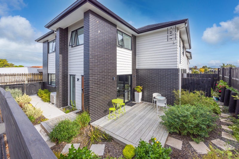 1/164 Cambridge Road, Hillcrest, Hamilton - Carousel 1