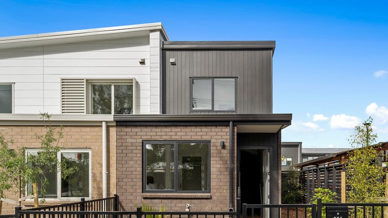 357 Glengarry Road, Glen Eden, Auckland - Carousel 1