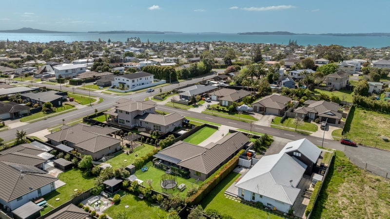 81 Seventh View Avenue, Beachlands, Auckland  - Carousel 29