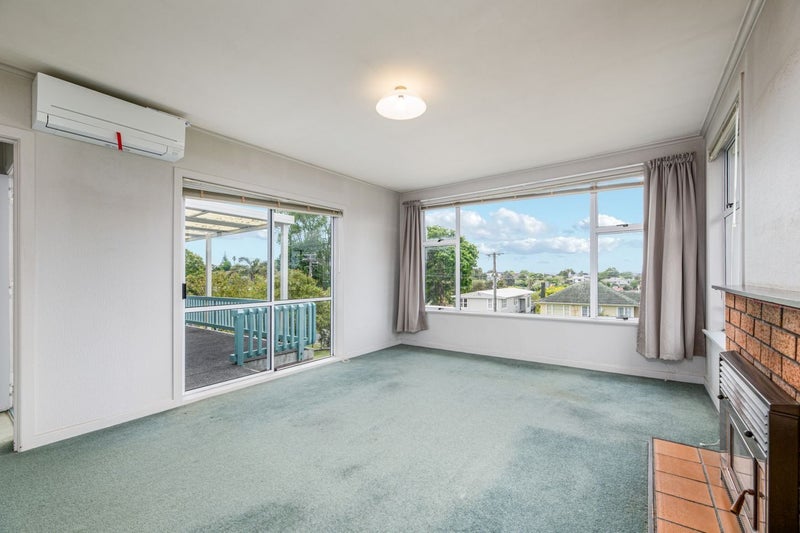 4 Christina Avenue, Te Atatu South, Auckland - Carousel 2