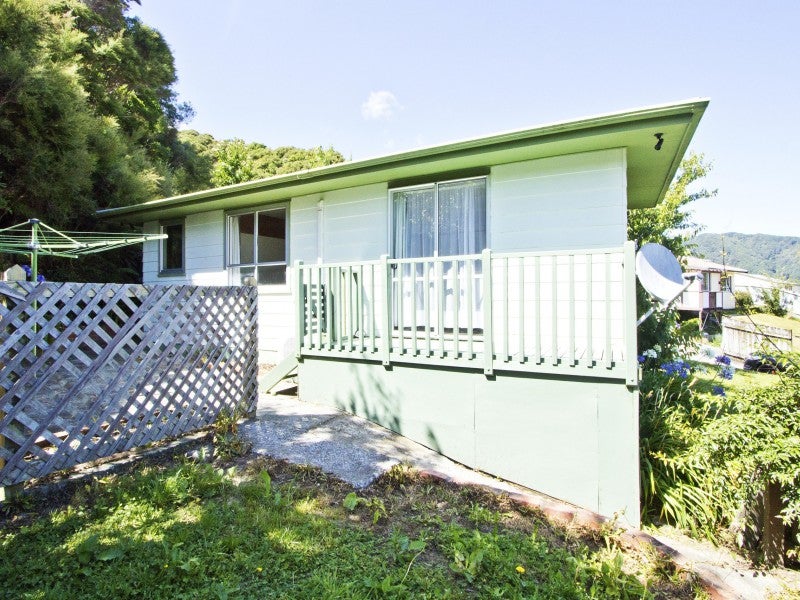 18 Manurewa Grove, Wainuiomata, Lower Hutt - Carousel 17