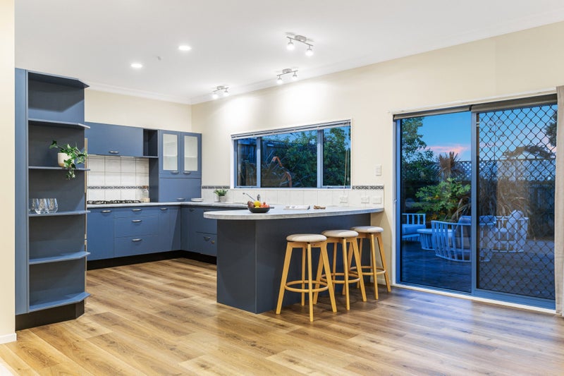 3 Barque Crescent, Whitby, Porirua - Carousel 2