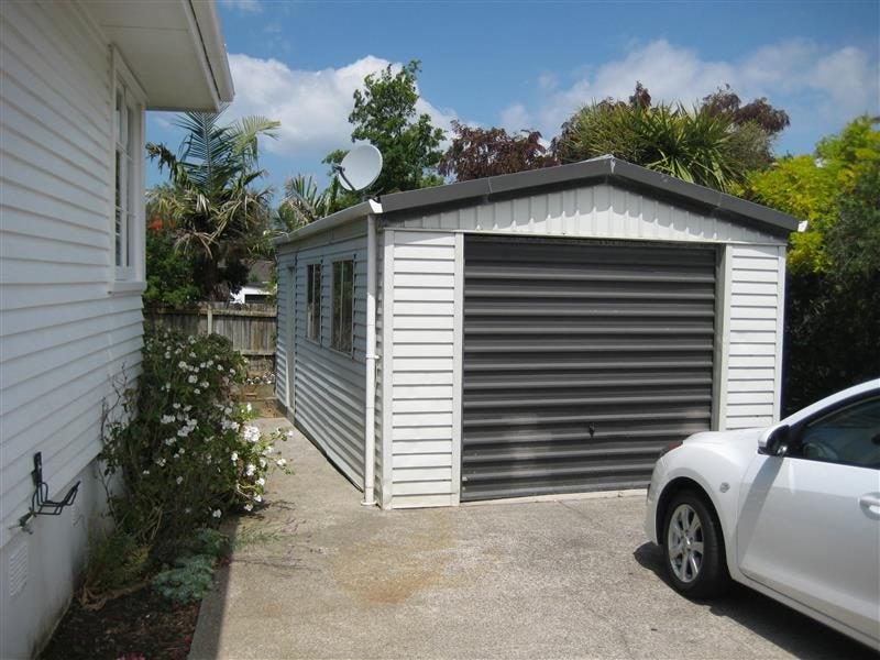 2/66 Wellington Street, Howick, Auckland - Carousel 15