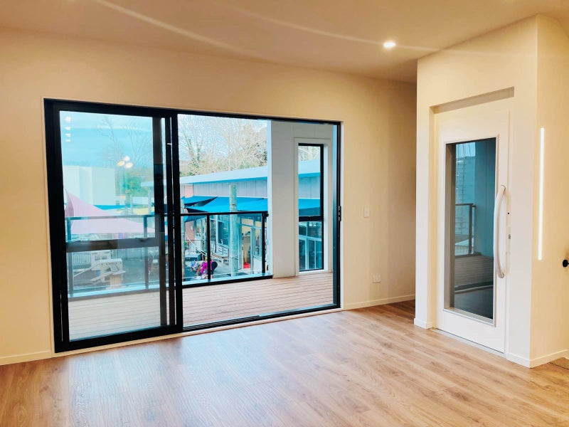 16 Mina Way, Browns Bay, Auckland - Carousel 2