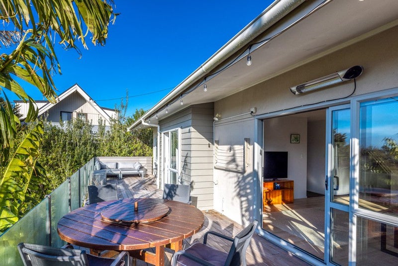 20 Wellington Road, Surfdale, Waiheke Island - Carousel 1