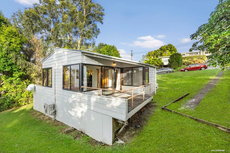 10 Rata Road, Stanmore Bay, Whangaparaoa - Carousel 1