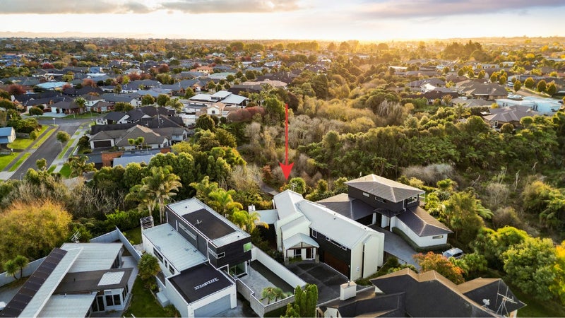 5B Peninsula Point, Huntington, Hamilton - Carousel 2