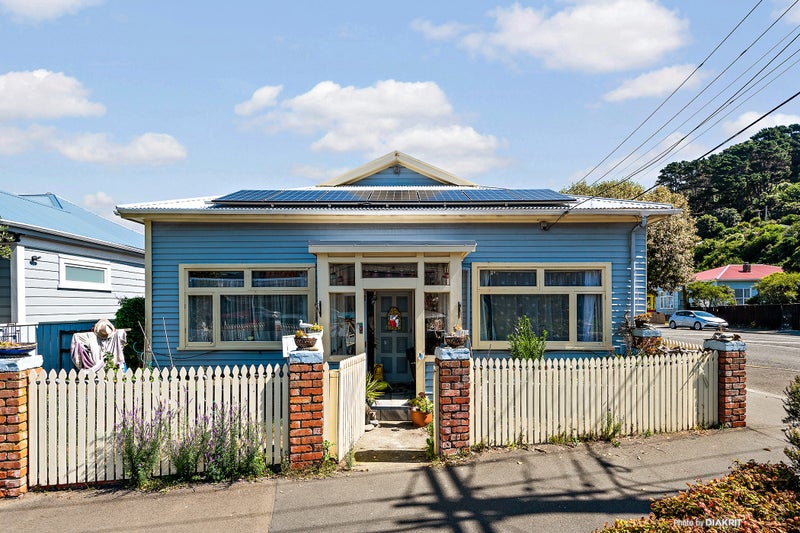 13 Medway Street, Island Bay, Wellington - Carousel 1