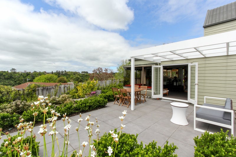 32 Karaka Street, Merrilands, New Plymouth - Carousel 2