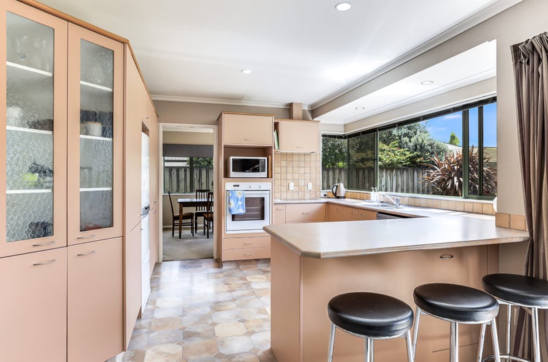 20 Admiral Crescent, Flagstaff, Hamilton - Carousel 2