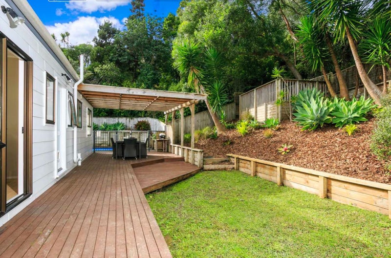 11 Squirrel Lane, Browns Bay, Auckland - Carousel 2