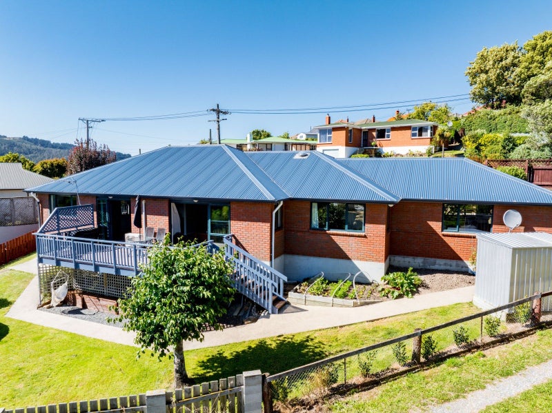 11 Truby King Crescent, Liberton, Dunedin - Carousel 1