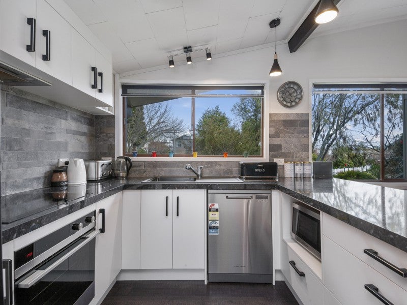 4 Green Place, Richmond Heights, Taupo - Carousel 2