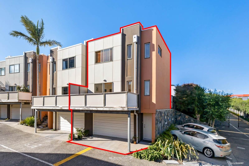 1/21 Hunters Park Drive, Three Kings, Auckland - Carousel 1