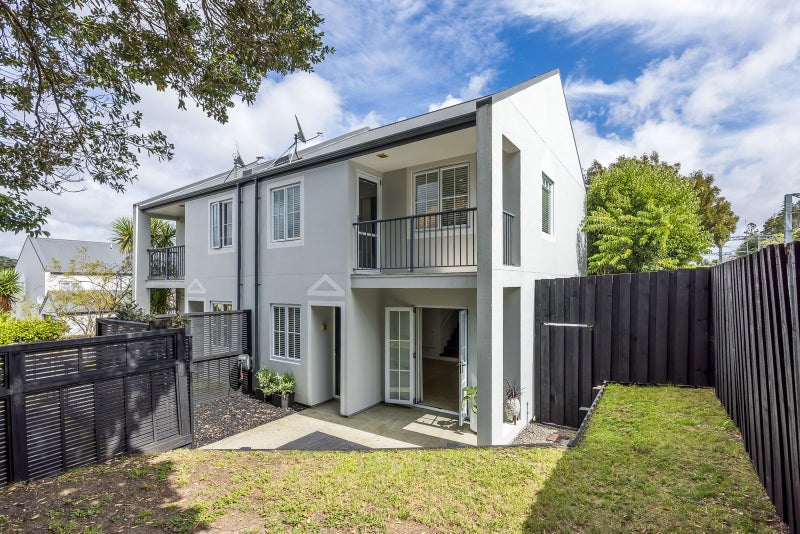 17 Winery Way, Henderson, Auckland - Carousel 1