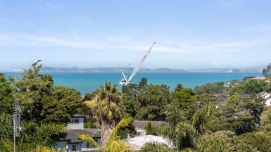 2/30 King Richard Place, Browns Bay, Auckland - Carousel 1