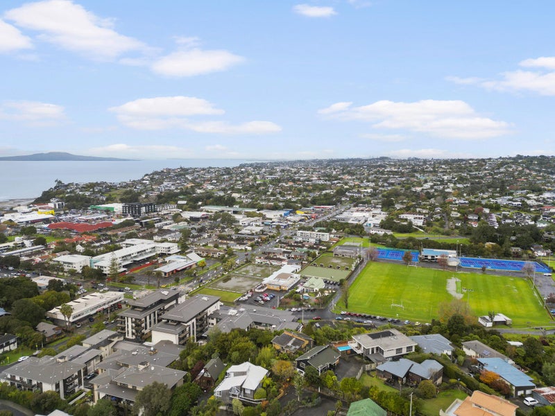 2/0 Woodlands Crescent, Browns Bay, Auckland - Carousel 22