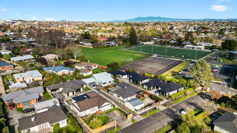 7 Martin Street, Fairfield, Hamilton - Carousel 24