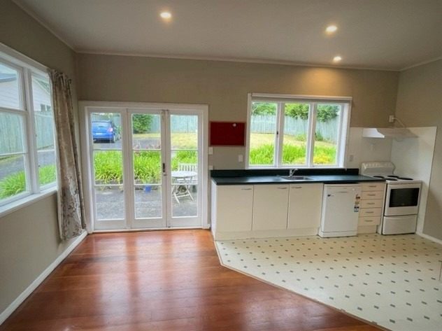 26 Hadfield Avenue, Waterview, Auckland - Carousel 1