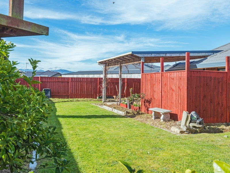 8 Sorrento Place, Kelvin Grove, Palmerston North - Carousel 22