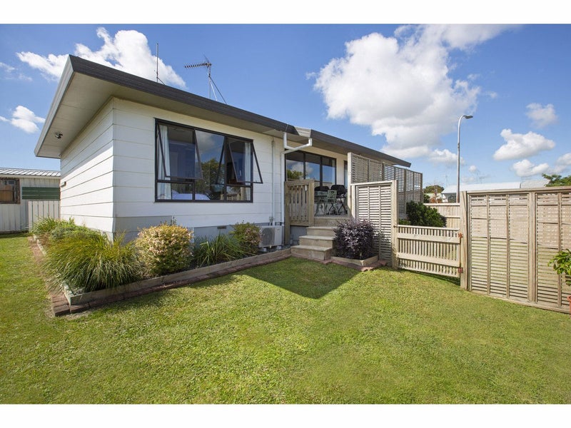 23 Lloyd Drive, Nawton, Hamilton - Carousel 1