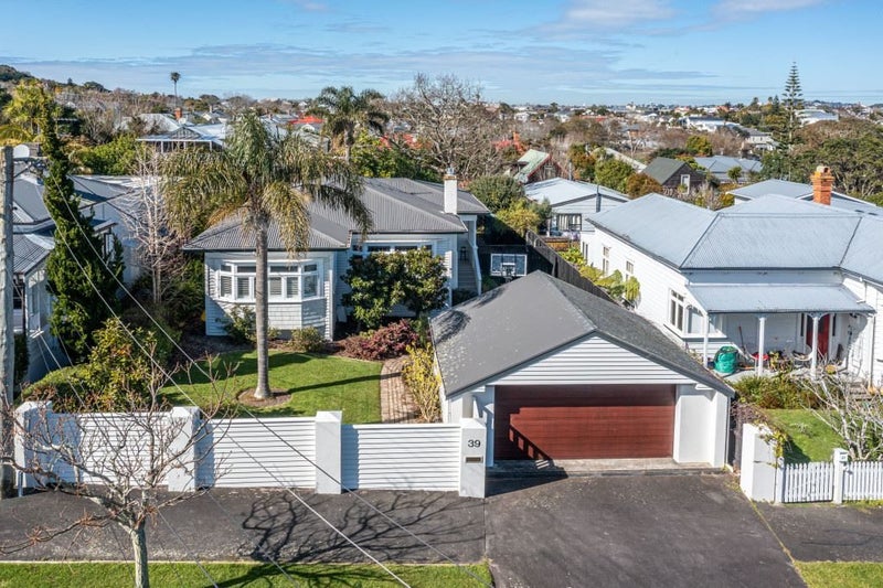 39 Abbotsford Terrace, Devonport, Auckland - Carousel 1