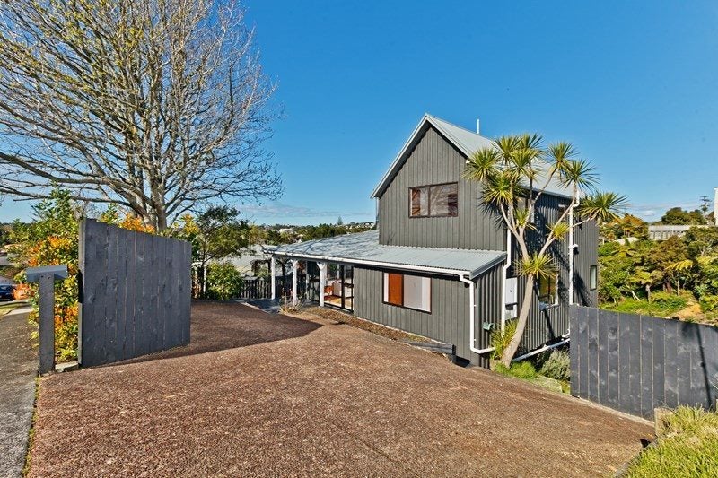 6 Deverell Place, Northcross, Auckland - Carousel 1