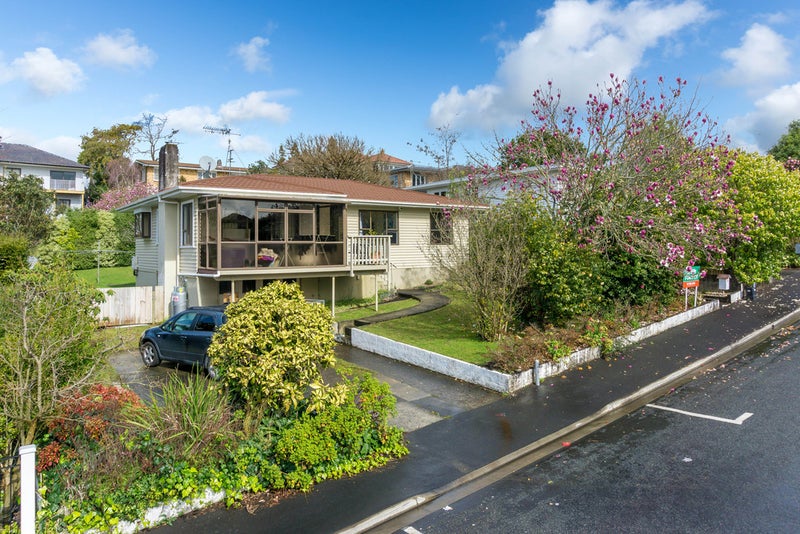 6 Westney Place, Forest Lake, Hamilton - Carousel 2