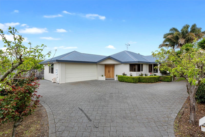 11 Dingwall Court, Rototuna, Hamilton - Carousel 1