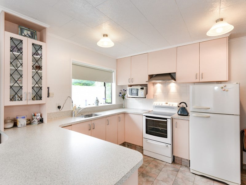 828 Southampton Street West, Saint Leonards, Hastings - Carousel 2