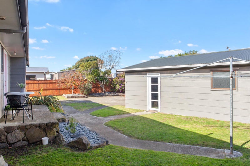 12 Landscape Road, Coastlands, Whakatane - Carousel 24